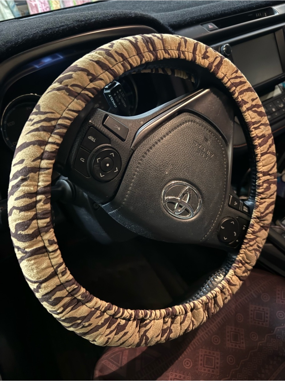 Beige Tiger-Stripe Steering Wheel Cover